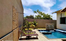 Casa de campo com piscina aquecida por sistema solar